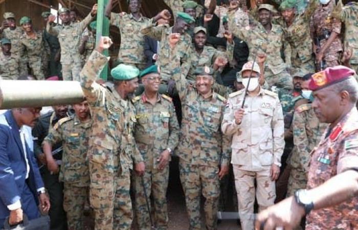 من مقر الانقلاب الفاشل.. البرهان "سنحمي وحدة السودان"