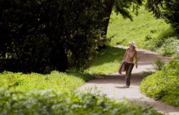 طريقة مشيك هتأثر على صحتك.. تعرف على فوائد المشي السريع