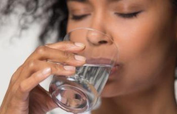 كوب من الماء قبل الوجبات يساعد فى فقدان الوزن الزائد