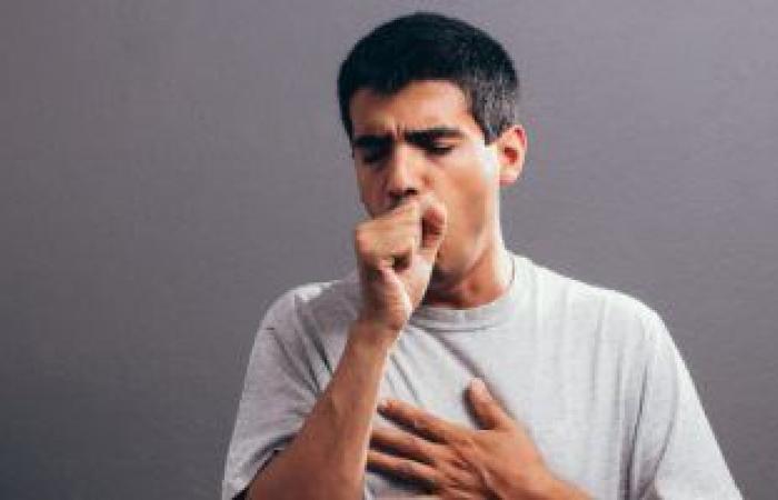 هل الشعور بألم في الصدر علامة على إصابتك بنوبة قلبية؟