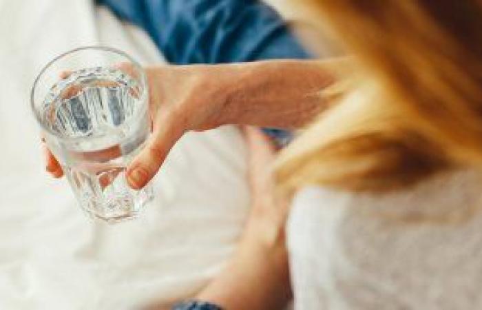 5 خرافات خاطئة عن شرب الماء وتصحيحها