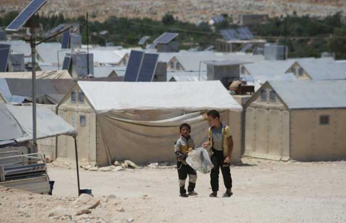 ألواح الطاقة الشمسيّة على خيم النازحين السوريين في لبنان؟