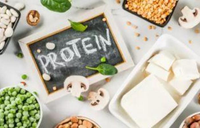 ما هى كمية البروتين التي يجب على الشخص تناولها في اليوم؟