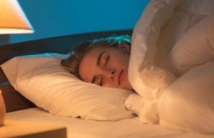 6 نصائح للنوم الجيد أثناء ارتفاع درجات الحرارة والرطوبة