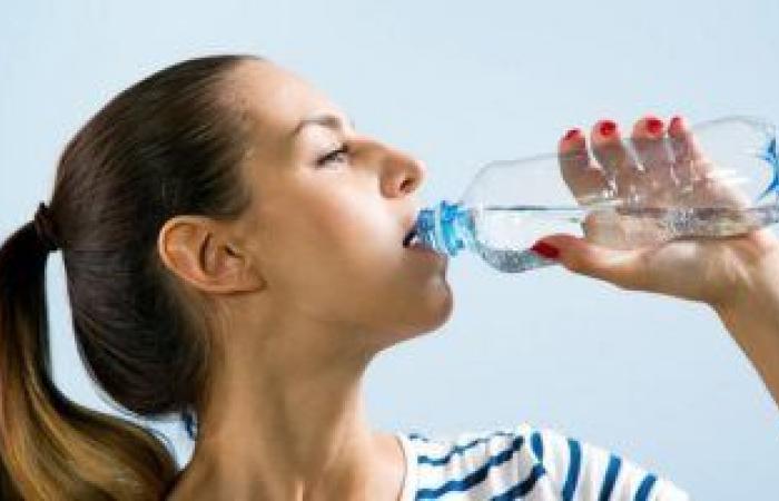 ما هى أضرار عدم تناول كميات الماء التي يحتاجها الجسم يوميا؟