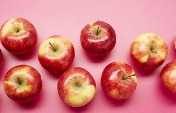 دراسة توضح تأثير تناول تفاحة واحدة يوميا على مستويات الكوليسترول