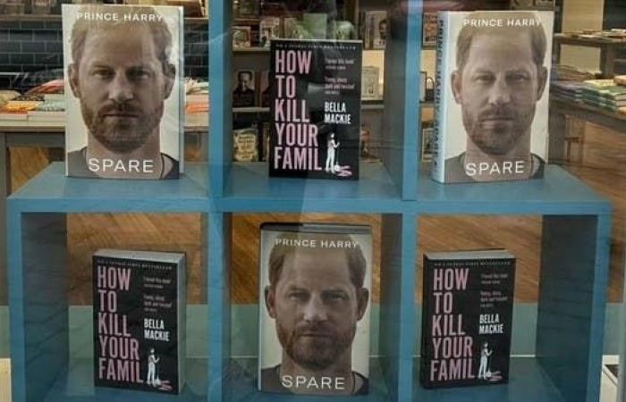 "كيف تقتل عائلتك".. عرض مبتكر لكتاب هاري الفضائحي بمكتبة بريطانية