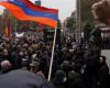 المعارضة تمهل رئيس وزراء أرمينا حتى الثلاثاء للتنحي