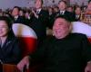 بالصور.. زوجة زعيم كوريا الشمالية تظهر لأول مرة منذ عام