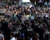 ضرب واعتقال.. الشرطة التركية تفرق احتجاجاً لحزب معارض