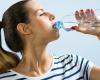 كيف تشرب الماء بشكل صحيح في الصيف وتتجنب الجفاف؟