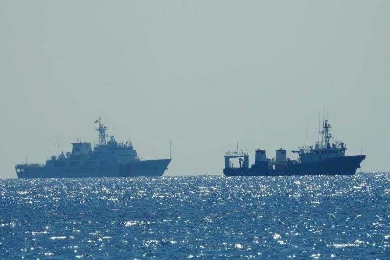 سفن صينية في بحر الصين الجنوبي (رويترز)