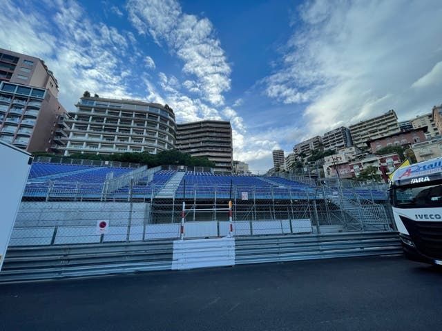 من التجهيزات لسباق الفورمولا في موناكو