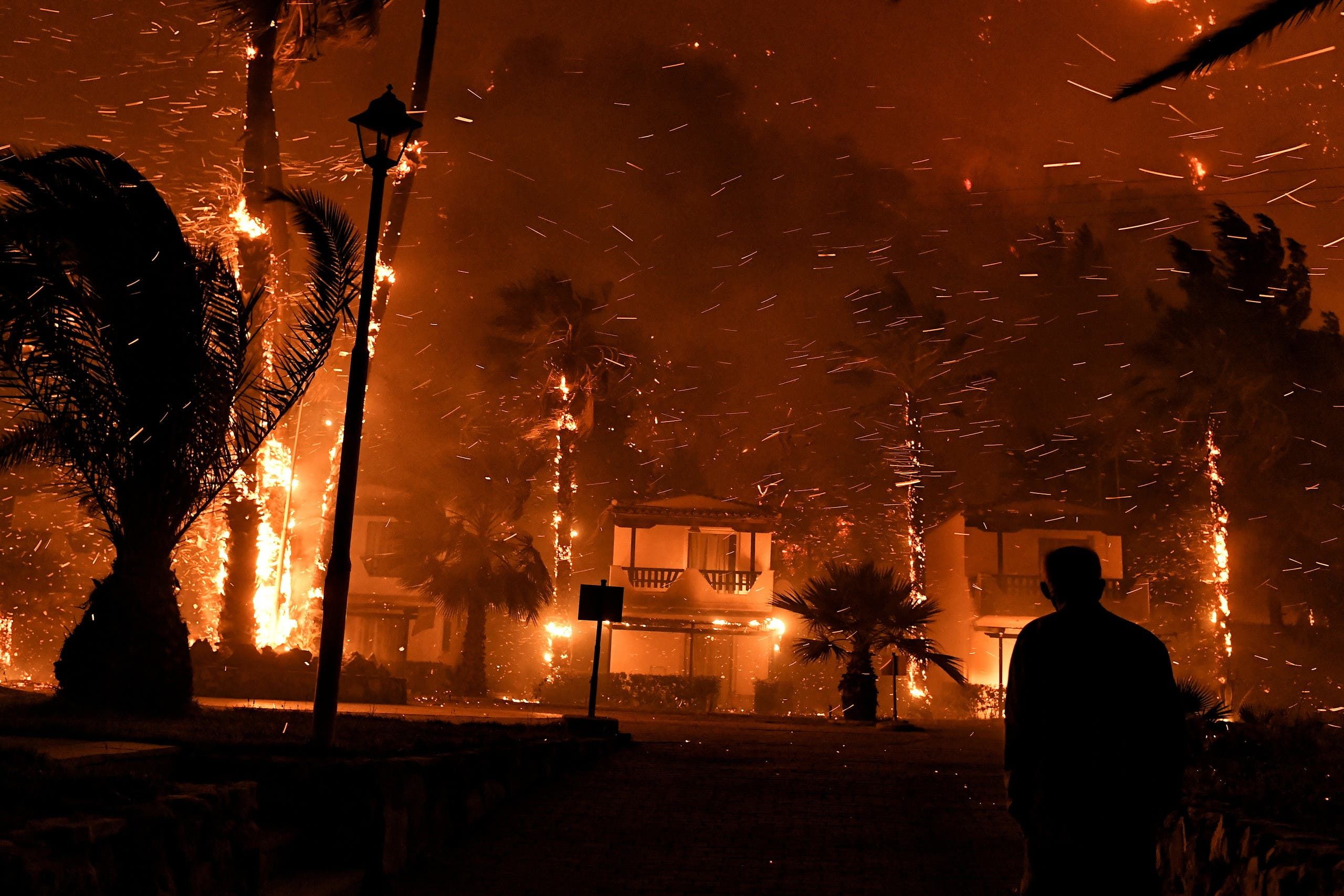 حريق الغابات في جنوب اليونان