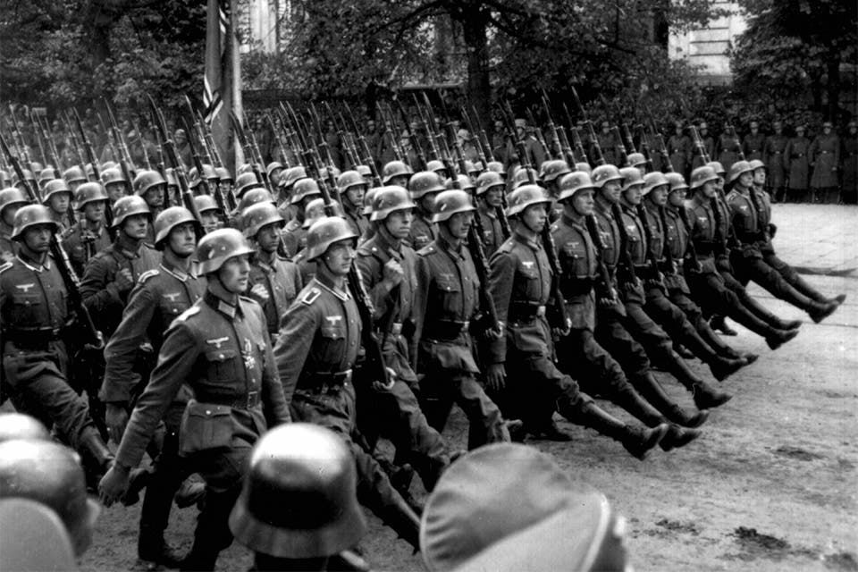 صورة لعدد من الجنود الألمان خلال استعراض عسكري