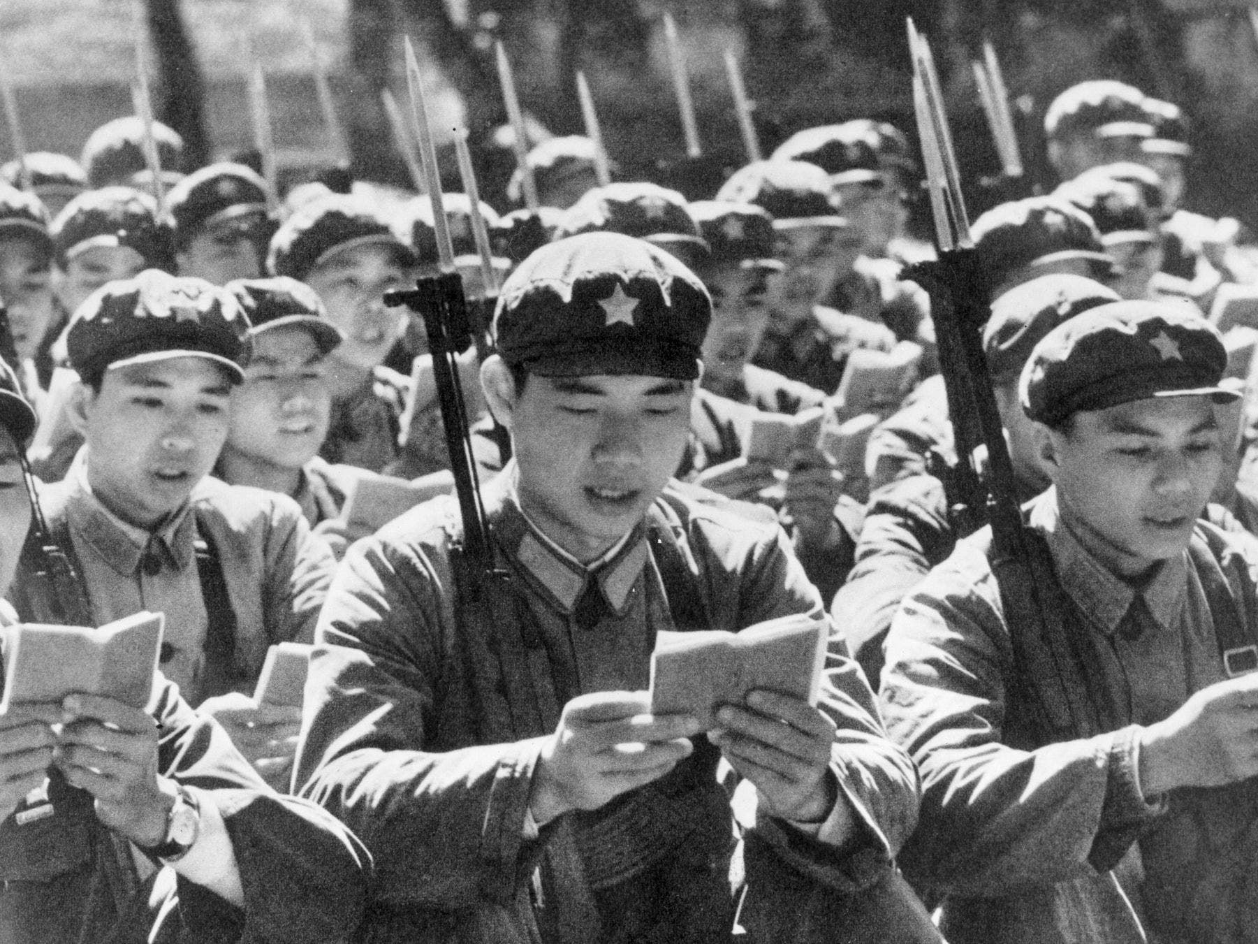 صورة لمجندين صينيين خلال الثورة الثقافية