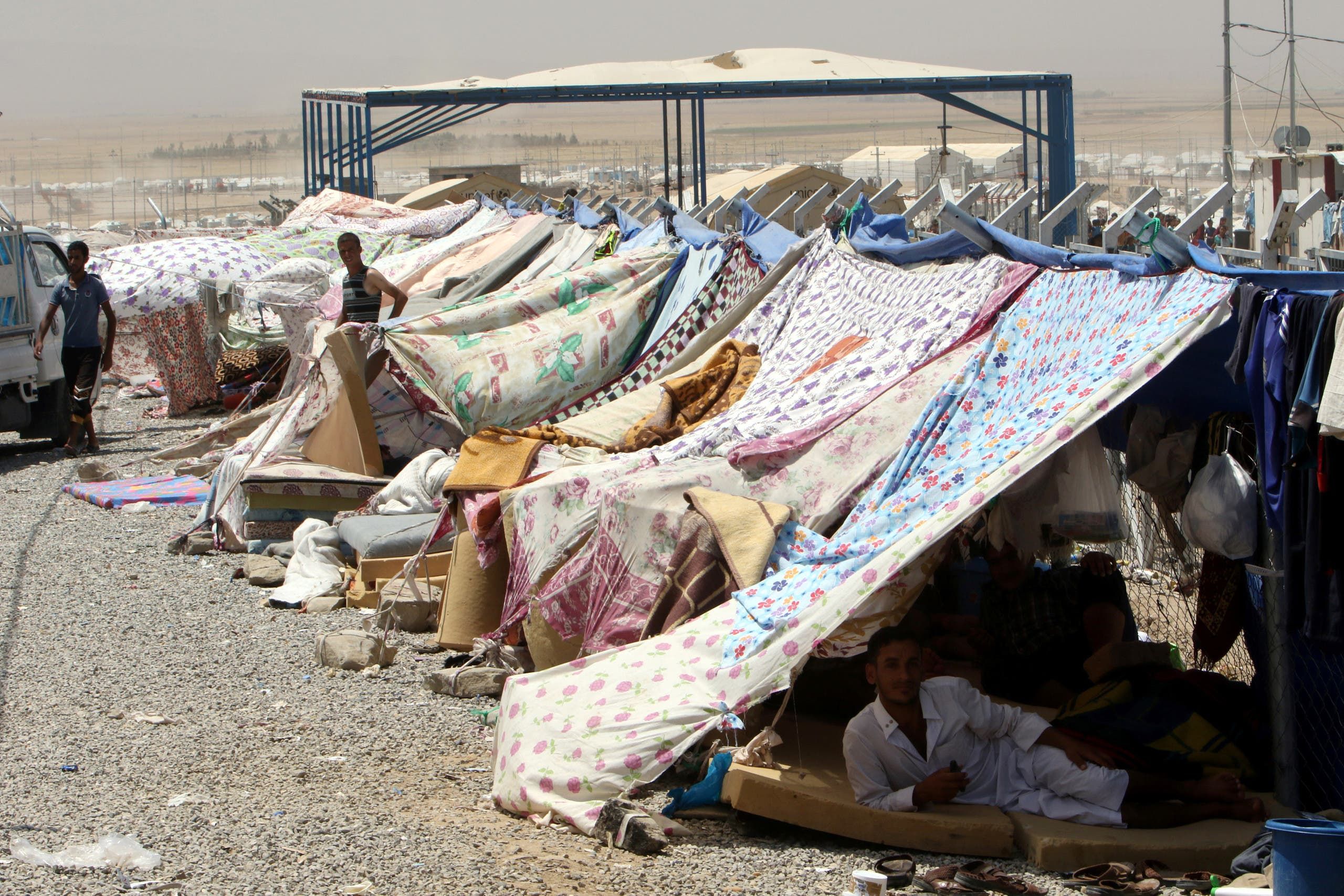نازحون عراقيون في مخيم مخمور (أرشيفية من رويترز)