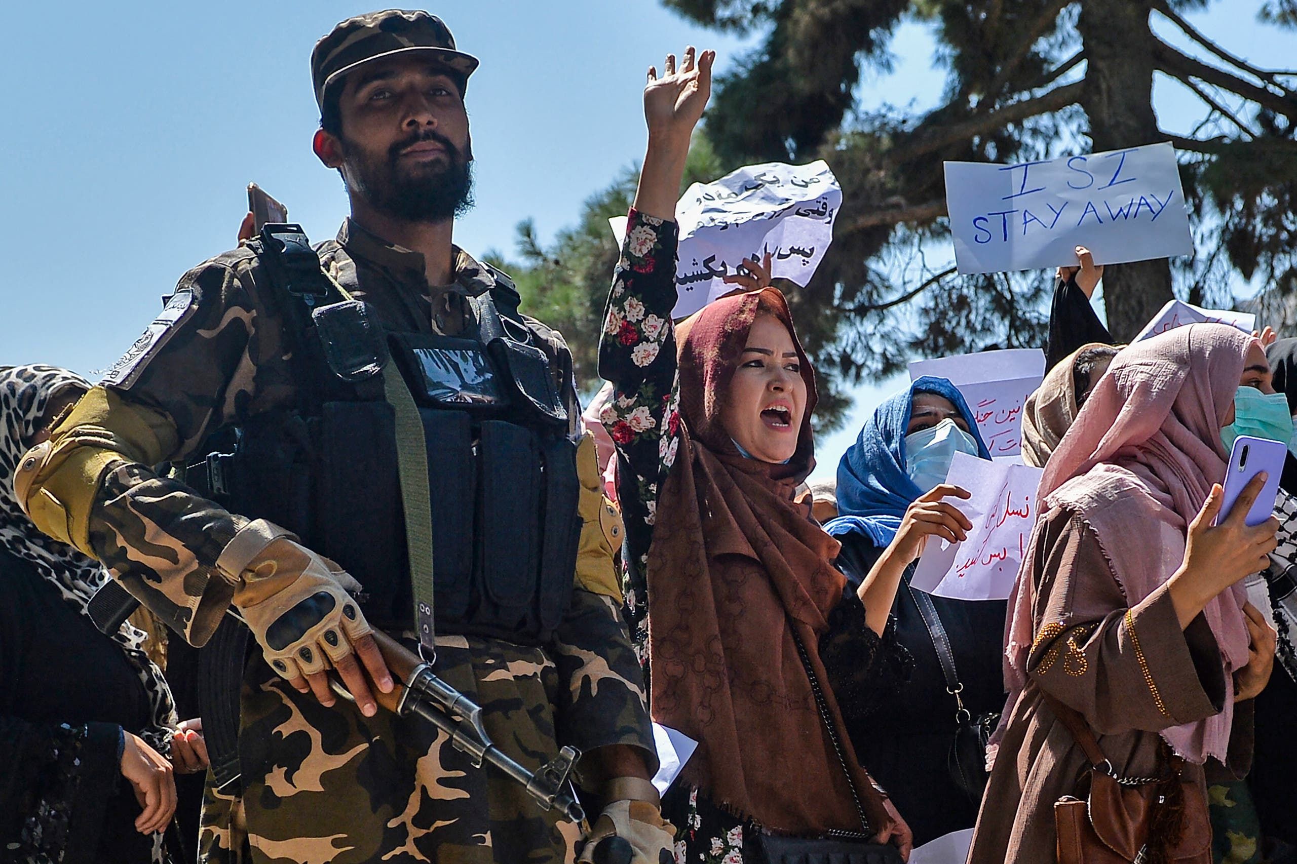 من التظاهرات النسائية للمطالبة بحقوق النساء الأفغانيات