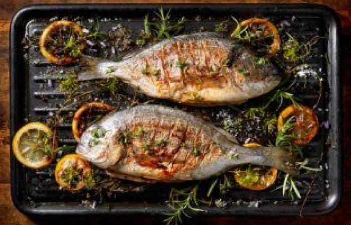 الأسماك المدخنة قد تسبب التسمم الغذائي لأصحاب الأمراض المزمنة وكبار السن